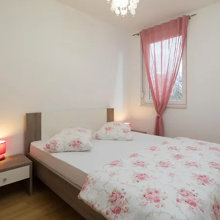 Apartments Arijana Free Private Garage And Sea View Apartment