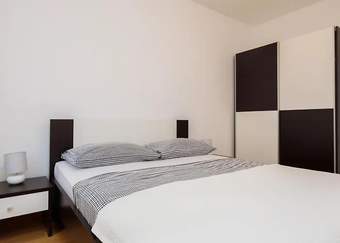 Apartment Apartments Arijana Free Private Garage And Sea View Split