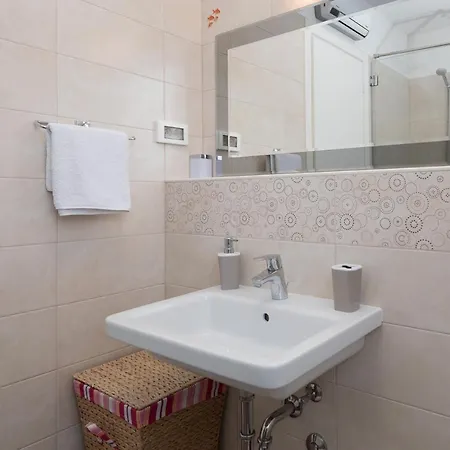 Arijana Free Private Garage Σπλιτ