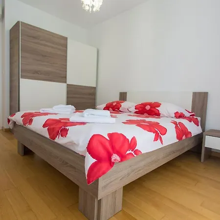 Апартаменти Arijana Free Private Garage And Sea View