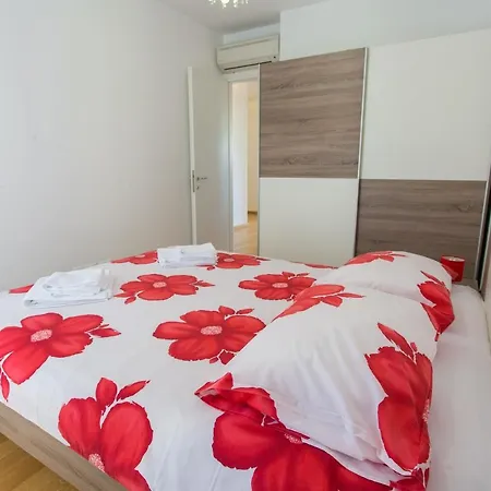 Апартаменти Arijana Free Private Garage And Sea View Спліт